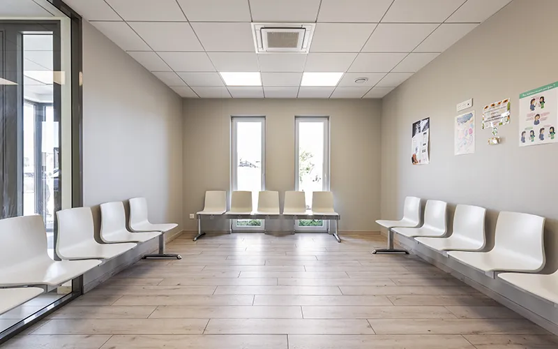 SCI-B2G-maison-medicale-amenagement-interieur-salle-attente-b2-project ©Raoul Gilibert